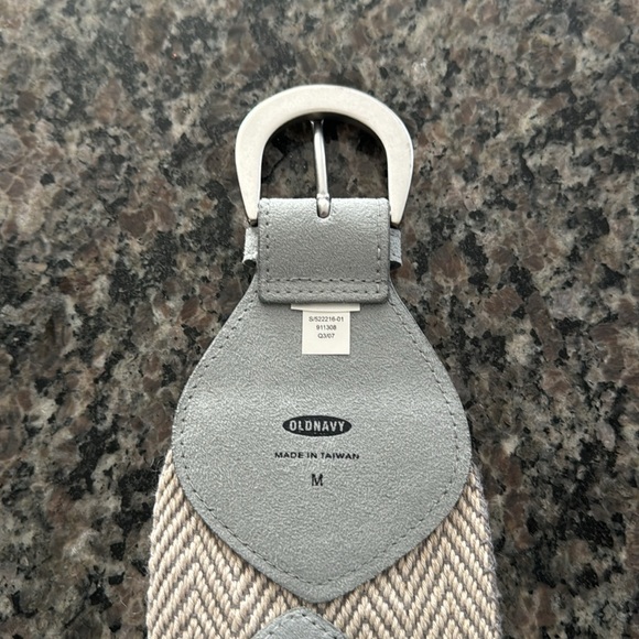 NWOT Belt!! Size M from Old Navy. - Picture 2 of 2